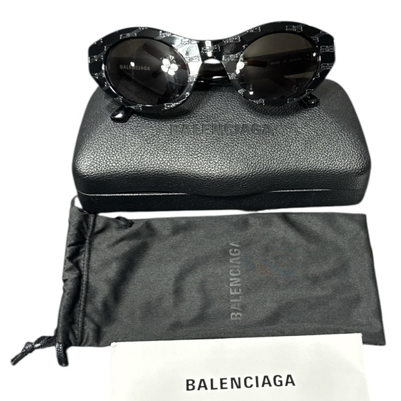 BALENCIAGA Cat Eye Black Sunglasses - Picture 4 of 5